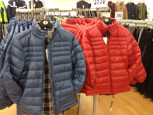 【悲報】ワイ、ユニクロに行くもダウンジャケットが高すぎて買わずに帰宅ｗｗｗｗ