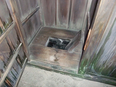 【慟哭】下痢漏れそうなワイ「お！一番端のトイレ空いてるやんけ！」ｶﾞﾁｬｗｗｗｗ