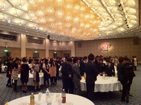 【緊急】成人式のあとの同窓会の案内っていつくるんやｗｗｗｗ