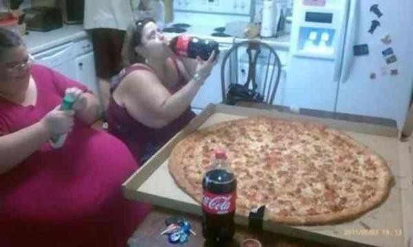 【衝撃】アメリカのピザのＬサイズｗｗｗｗｗｗｗｗｗｗ