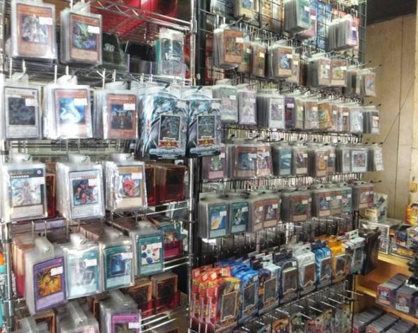 【疎外感】田舎のオタクが集まる小さいホビーショップとかカードショップw.w.w.w.ww