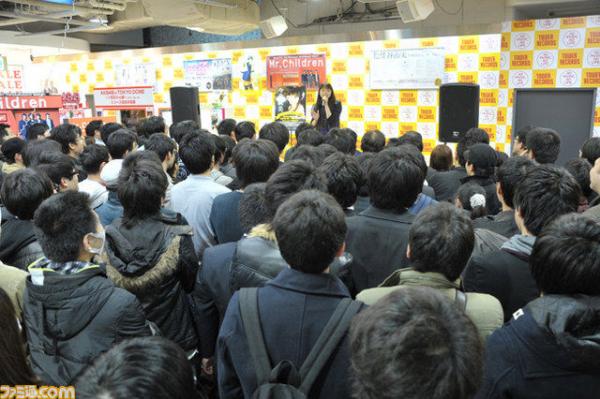 【疑問】オタクってなんで色盲でもないのにモノトーンの服ばっか着てるんや？