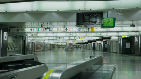 【恐怖】新宿駅とかいうおのぼりさんを迷わせる日本有数のダンジョンｗｗｗｗ