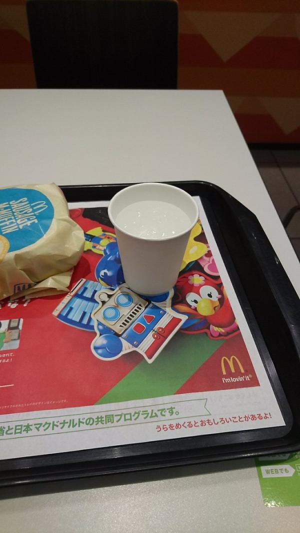 【悲報】マクドナルドの水、とんでもなく小さくなるｗｗｗｗ