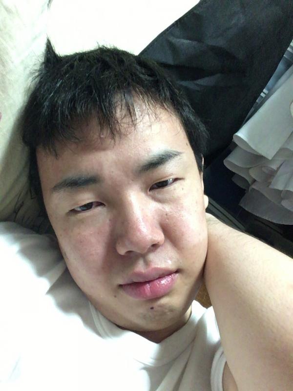 【悲報】1億2000万人に1人のブサイク俺の顔ｗｗｗｗｗｗｗ