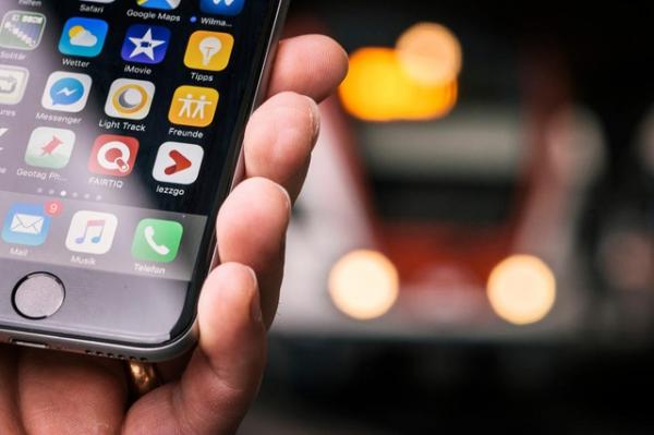 【驚愕】初めてスマートフォンを触った時の感想ｗｗｗｗ