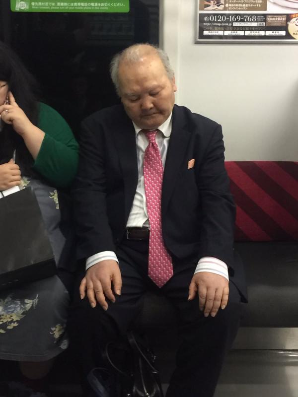 【衝撃画像】ひふみんさん、DQNに絡まれるも寝たふりをして乗り切るｗｗｗｗ