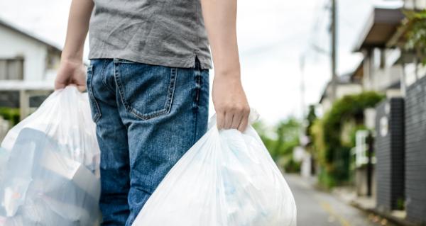 【悲報】全裸でゴミ出しに行っただけの男が逮捕されるｗｗｗｗ