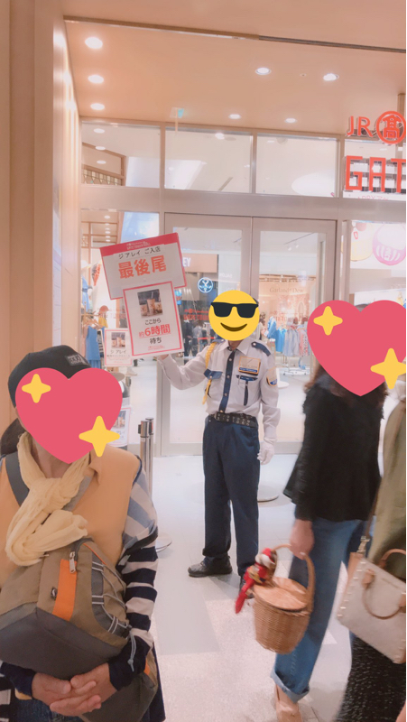 【画像】女の子「見て見て！６時間待ちのタピオカジュース買ったよ！記念にパシャリ！」