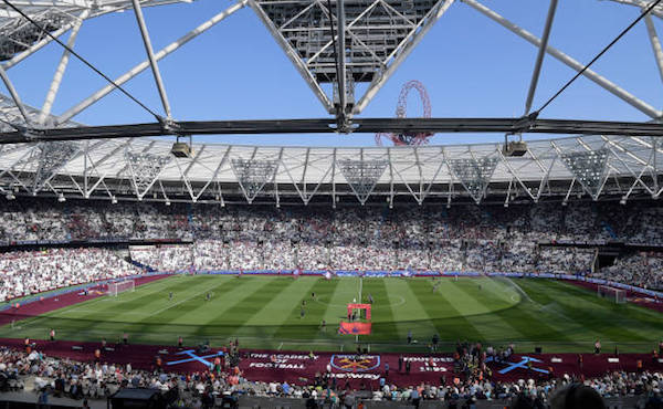 【画像】マークンが投げるロンドンの野球場がこちらwww