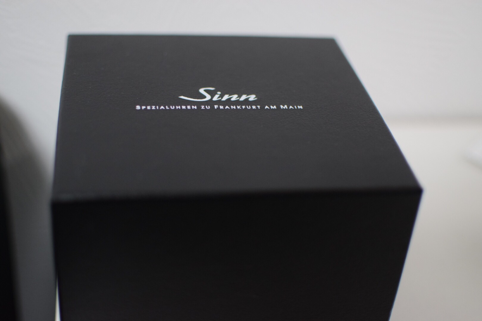 【画像あり】僕、25万円の最高にカッコいい腕時計買ったから自慢するｗｗｗｗ