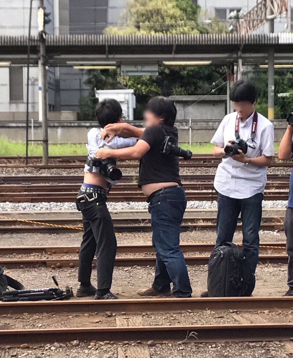 【悲報】世界一躍動感のないケンカが撮影される