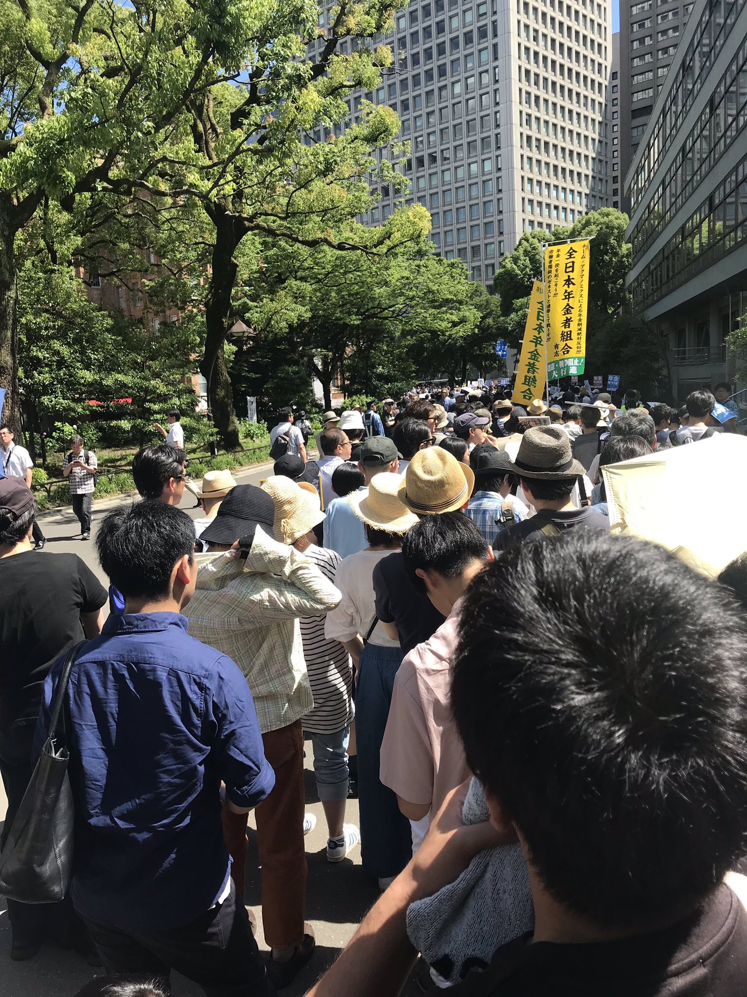 【朗報】年金返せデモ、3千人も集まるｗｗｗｗｗ