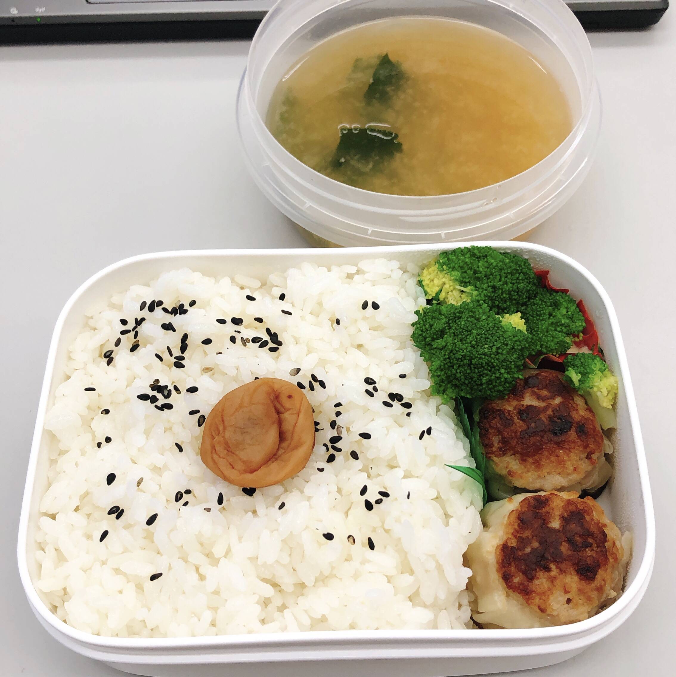 【画像】今日のお昼はシウマイ弁当wwww