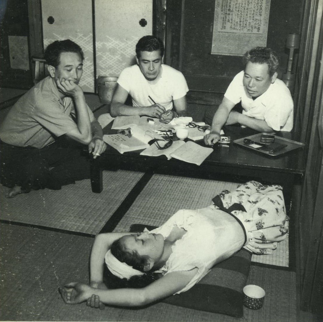 【画像】１９４９年の家族の団欒がこれｗｗｗｗｗ