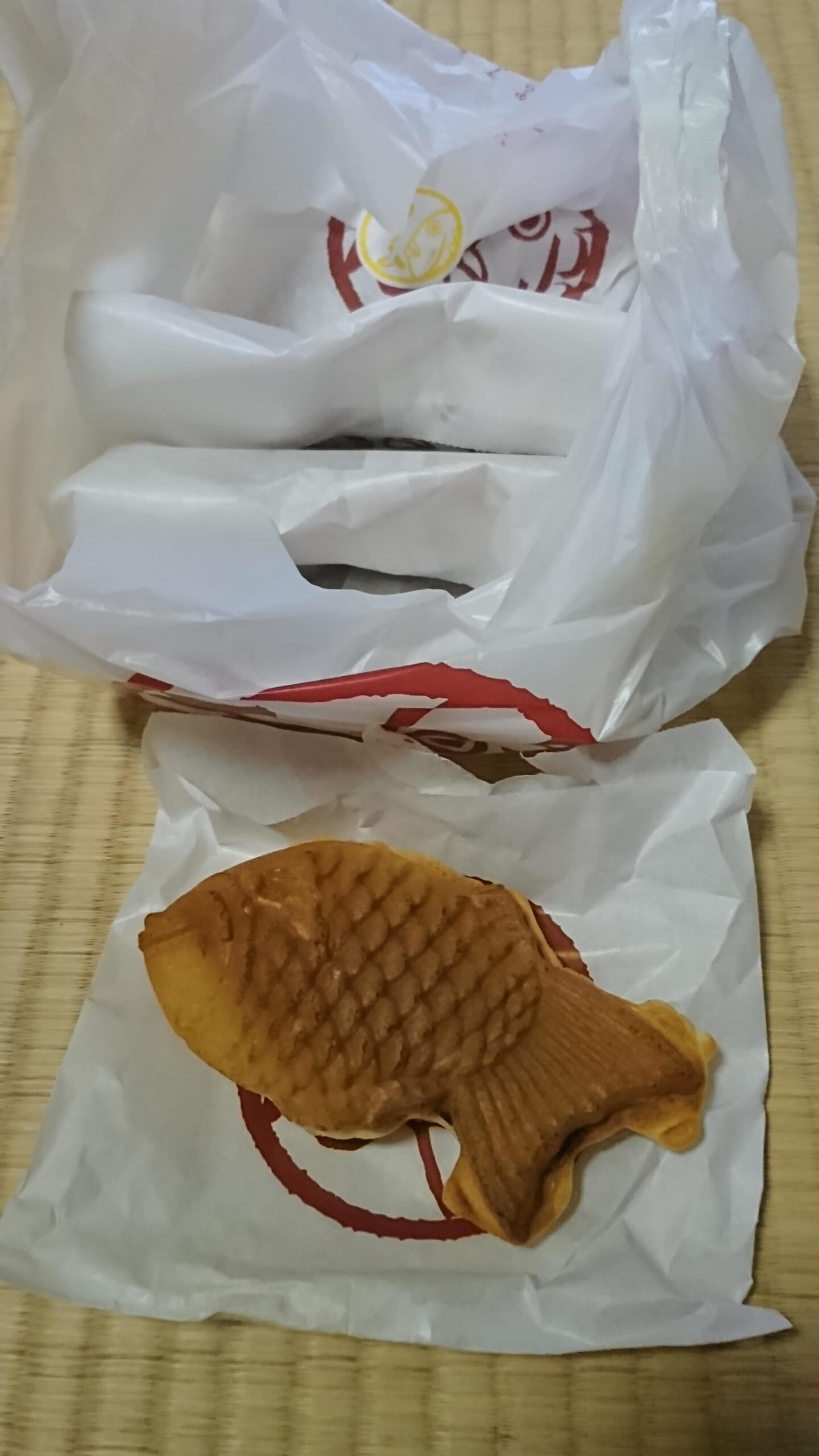 【画像】たい焼き買ってきたｗｗｗ