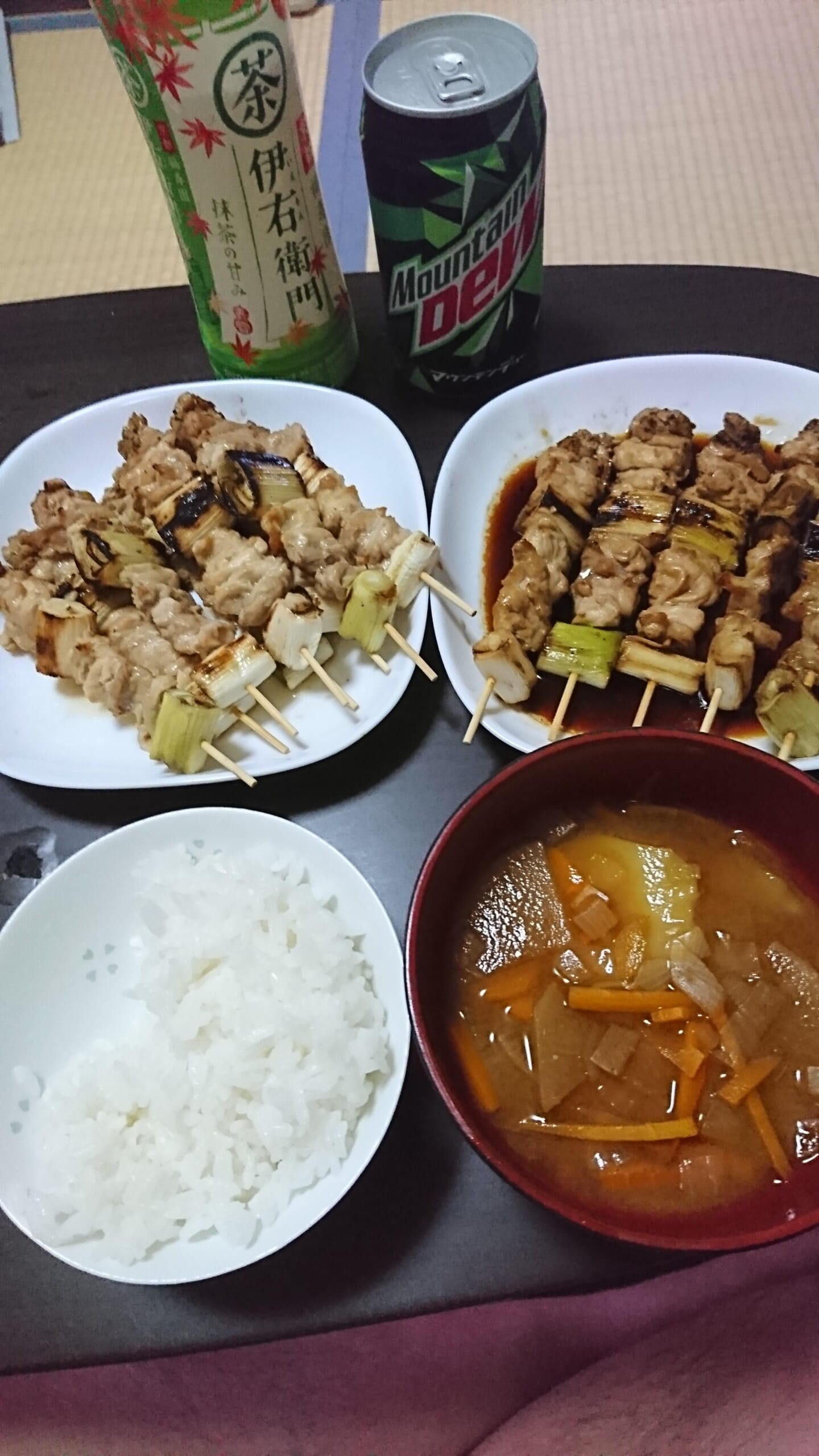 【画像】親のカネで食う焼き鳥は美味いｗｗｗ