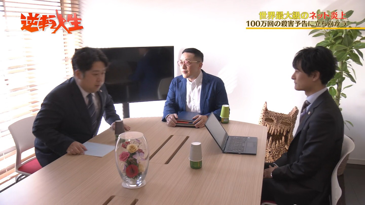 唐澤弁護士の事務所、不気味な彫像博覧会になるｗｗｗｗ