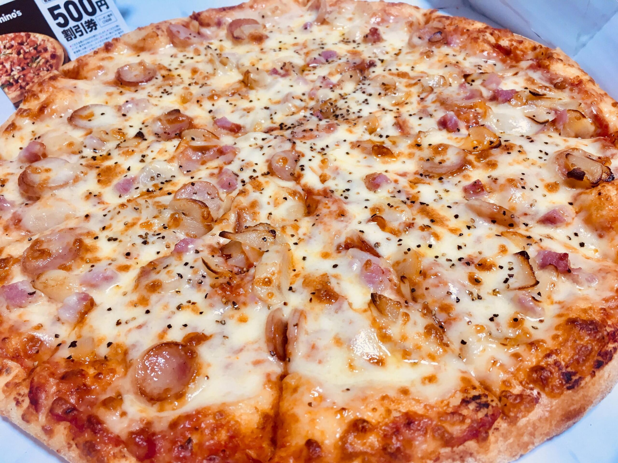 【画像】ピザが焼かれて届いたぞwwwww