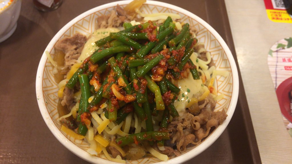 【画像】チーズ牛丼にニンニクの芽を追加でトッピングした貴族の牛丼(並650円)