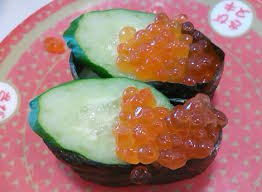 【寿司】酢豚パイナップルはまだ許せるけど、いくら軍艦のキュウリは満場一致でいらないと思う