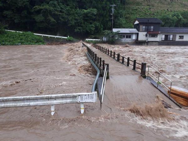 【悲報】近所の川、氾濫寸前ｗｗｗｗｗｗｗｗｗｗｗｗ