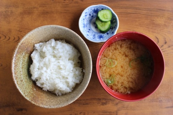 【衝撃】1人暮らしで食費1日1000円に収めてるやつ逆にどうやってんだよ