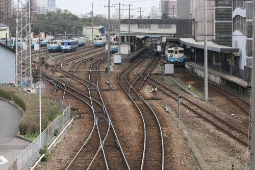 【画像】彡(^)(^) 「徳島駅？ワイの故郷の大ターミナルやで！」( ´・ω・` )「それではこちらをご覧下さいｗｗｗｗｗ」