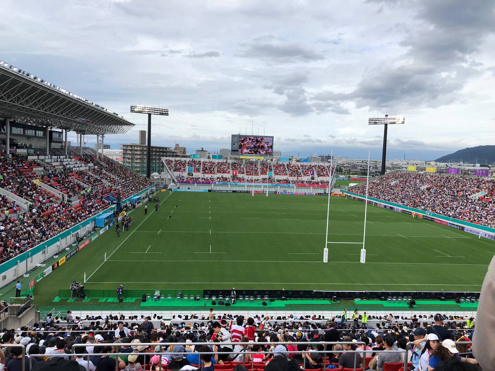 【悲報】W杯の試合が行われる花園ラグビー場さんガラガラすぎるw