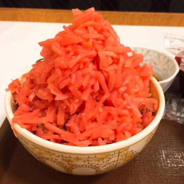 【画像】牛丼に大量の紅しょうが乗せるけどどんなイメージ？ｗｗｗ