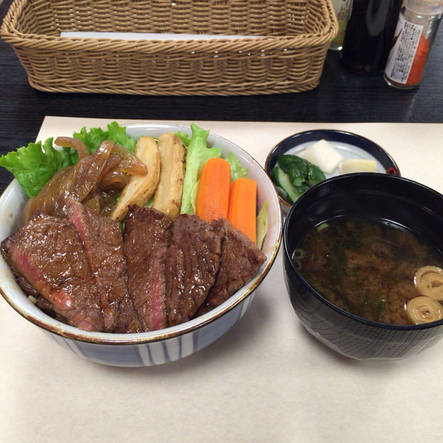 このステーキ丼いくらだと思う？ｗｗｗ