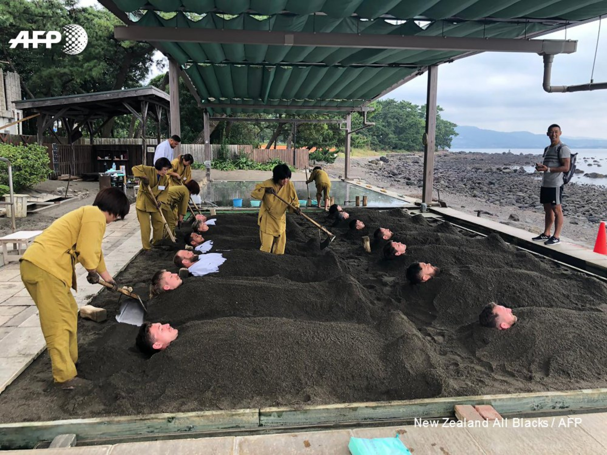 【悲報】オールブラックスさん、異国の地で埋葬されるｗｗｗ