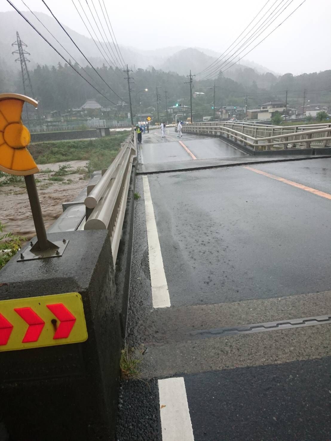 【画像】近くの橋が崩れそうらしくてワロタｗｗｗ