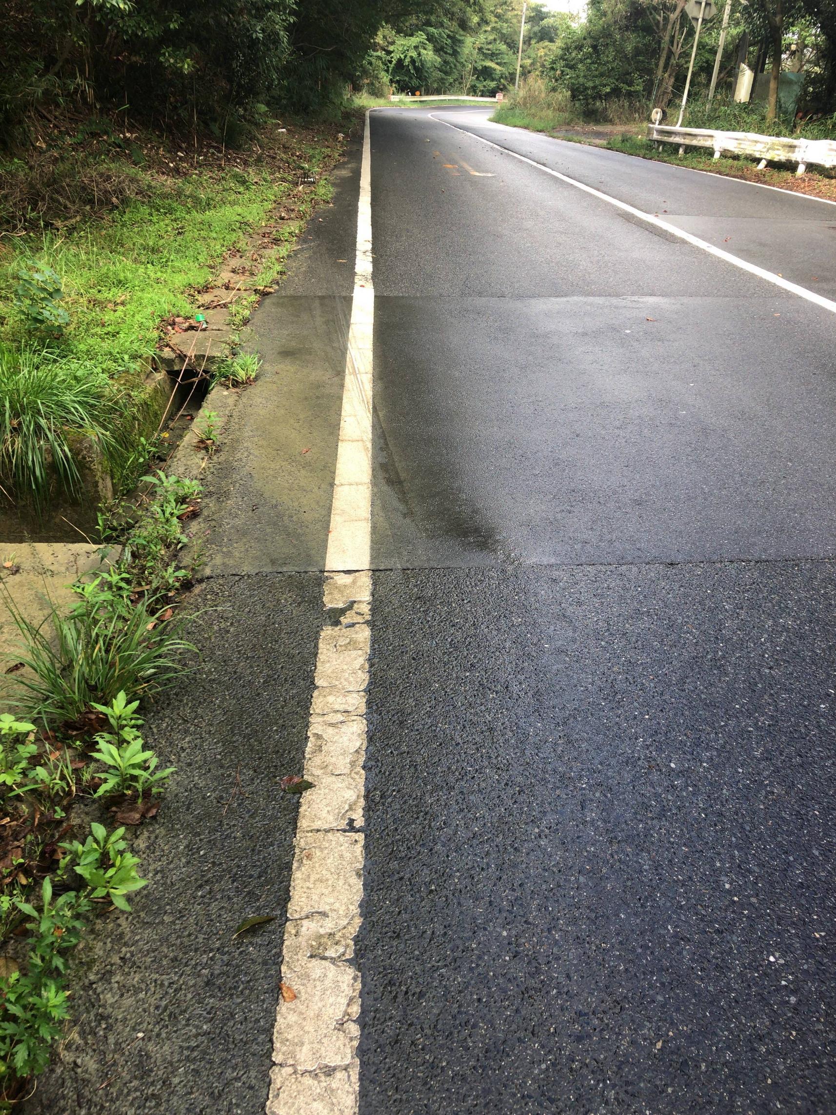 【画像】道路でスリップして事故りかけたｗｗｗ