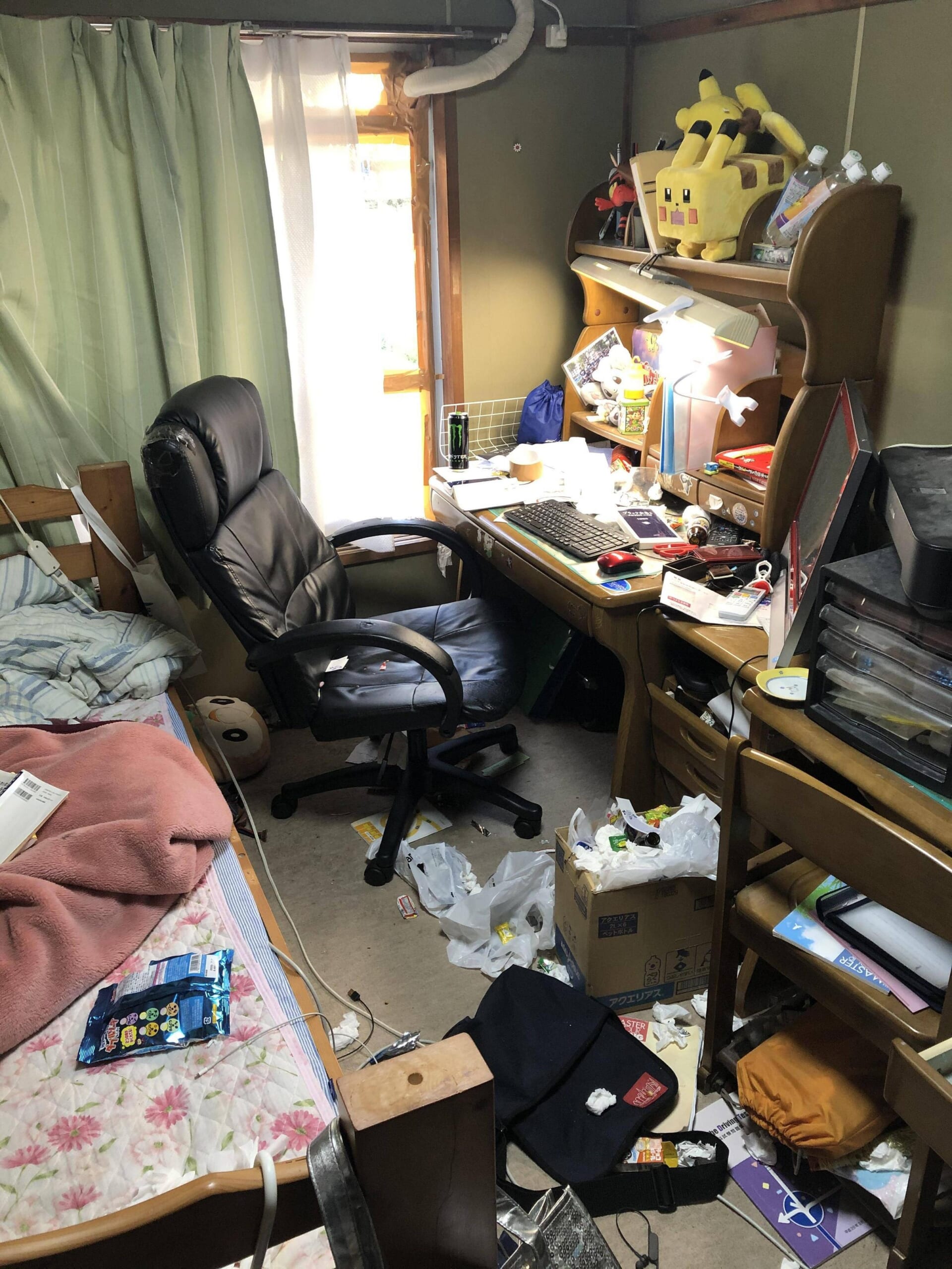 【悲報】ワイの部屋、汚すぎるｗｗｗ