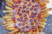 【画像】新型コロナっぽいピザ、クソキモい