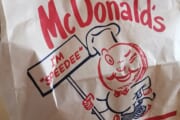 【画像】マクドナルドさん、袋が変わる